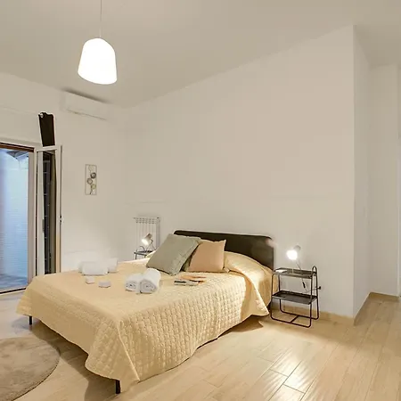 Ravanas 314 Near Station - Happy Bari