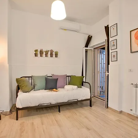 Ravanas 314 Near Station - Happy Bari