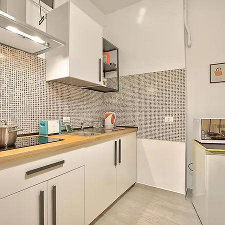 Ravanas 314 Near Station - Happy Bari