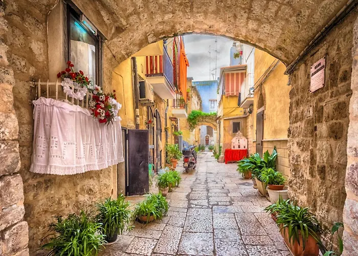 Ravanas 314 Near Station - Happy