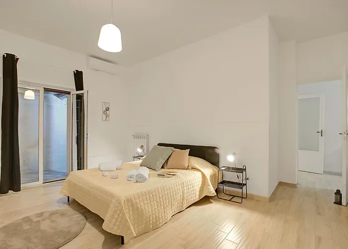 Ravanas 314 Near Station - Happy Bari